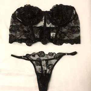 Embroidered lingerie set  . It is new. Color: black . Size: small